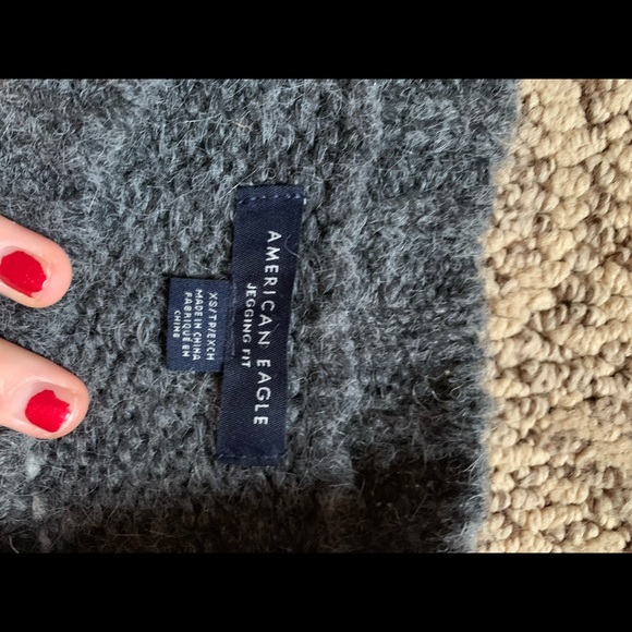 Super comfy American Eagle sweater - Picture 2 of 4